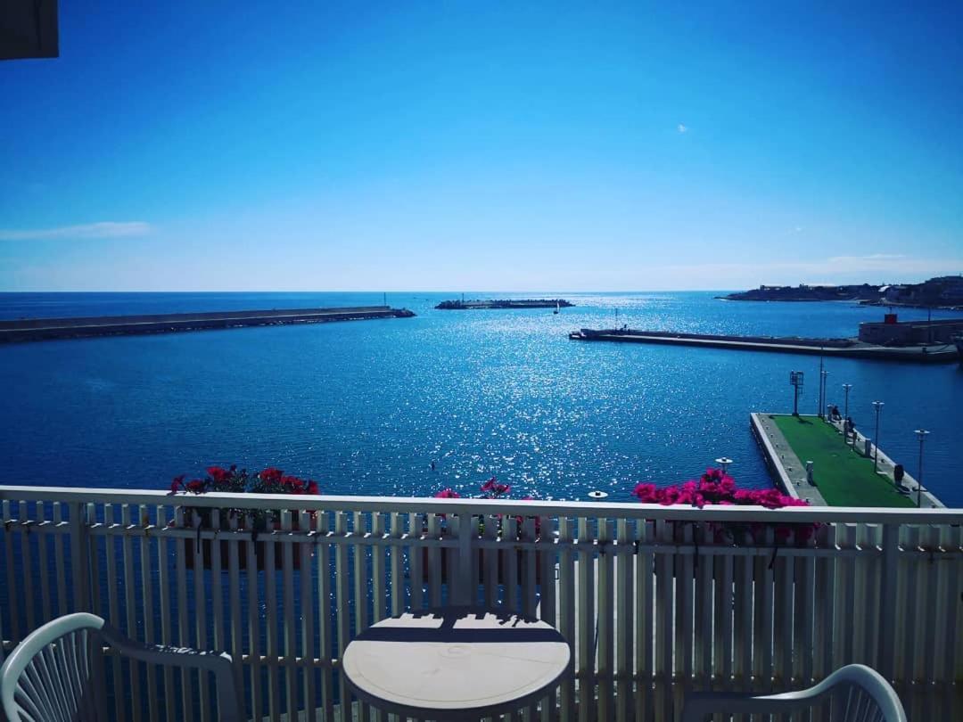 B&B La Baia Sea Rooms Bisceglie Exterior photo